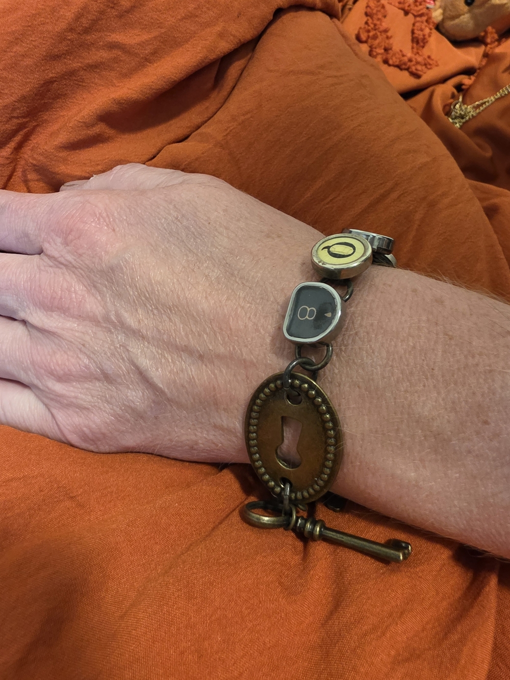 Unbranded Vintage Brass Key Charm Bracelet in Antique Brown